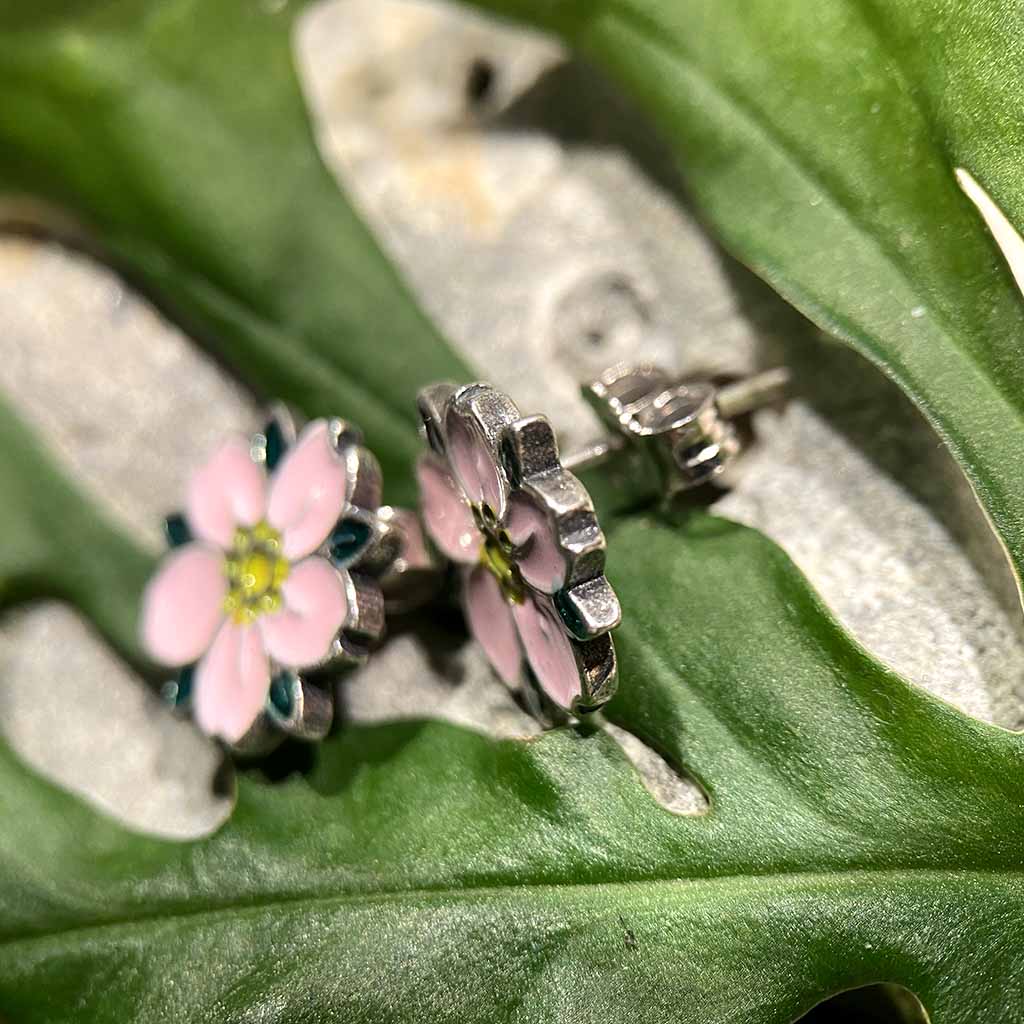 Collana con ciondolo a forma di rana in argento sterling e conchiglia